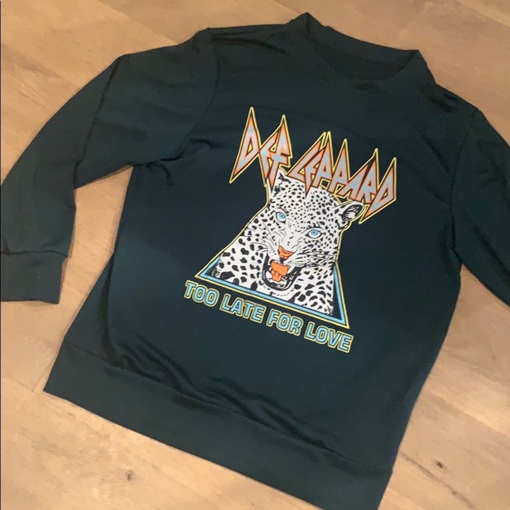 NEW ✨ Def Leppard Dark Green Light Sweatshirt L